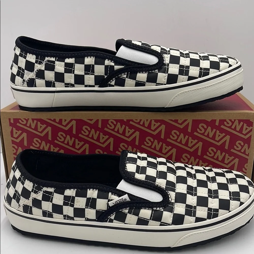 Vans WMNS Slip-Er 2 (Checkerboard)BIk/Clsc White 
VN0A4UWOIB8 Sneakers - Picture 2 of 16